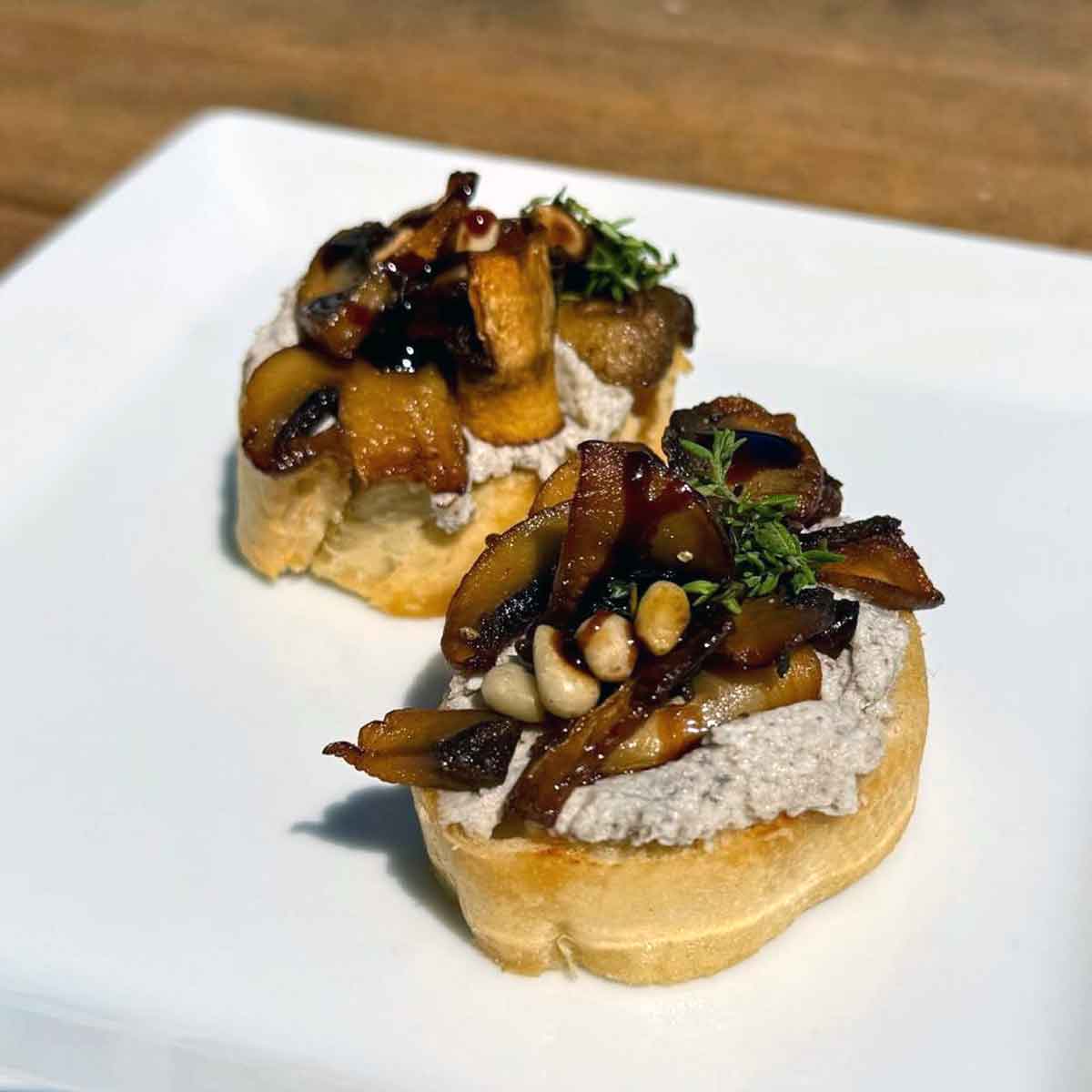 Crostini mit Trüffelricotta