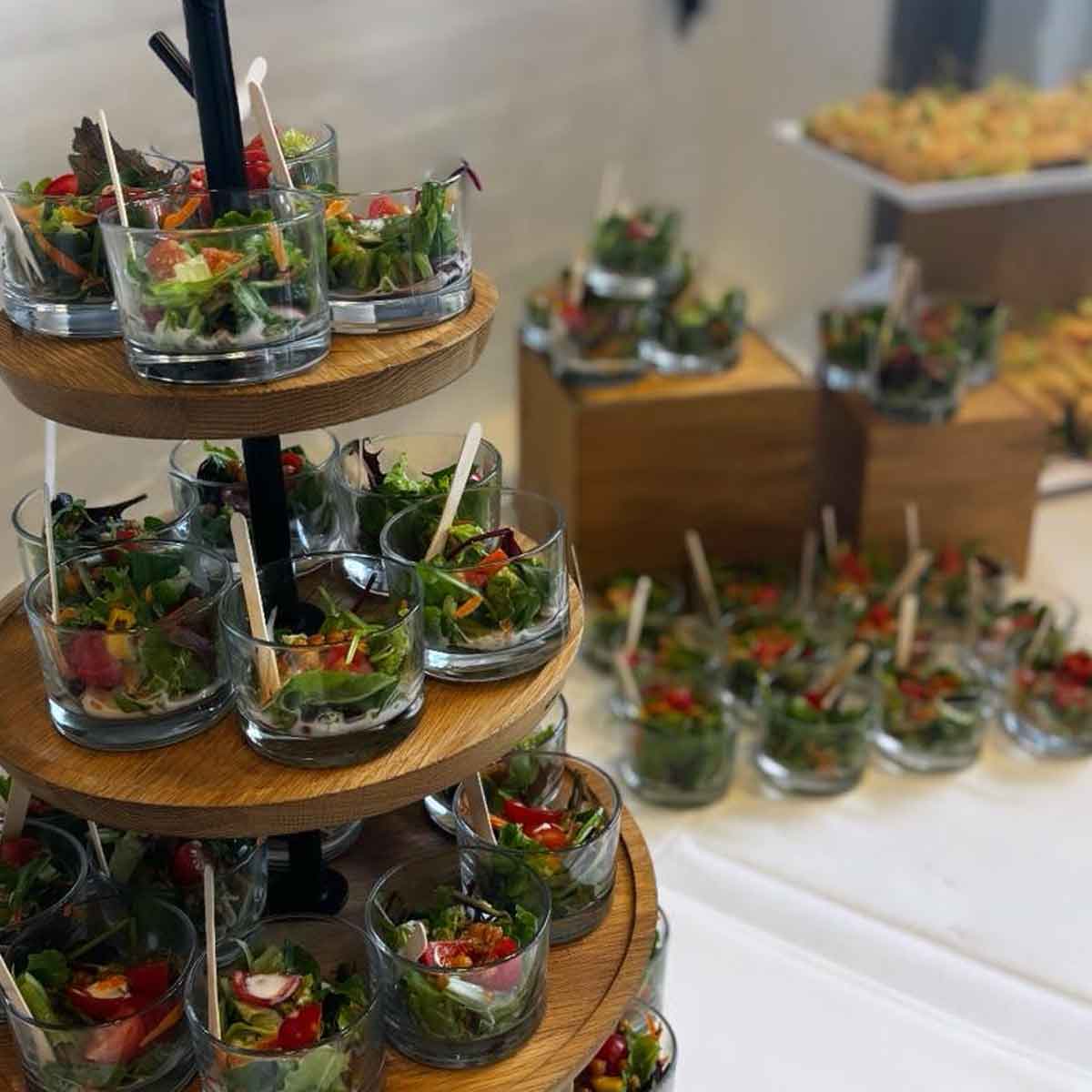 Bunter Salat mit gebackenen Kichererbsen