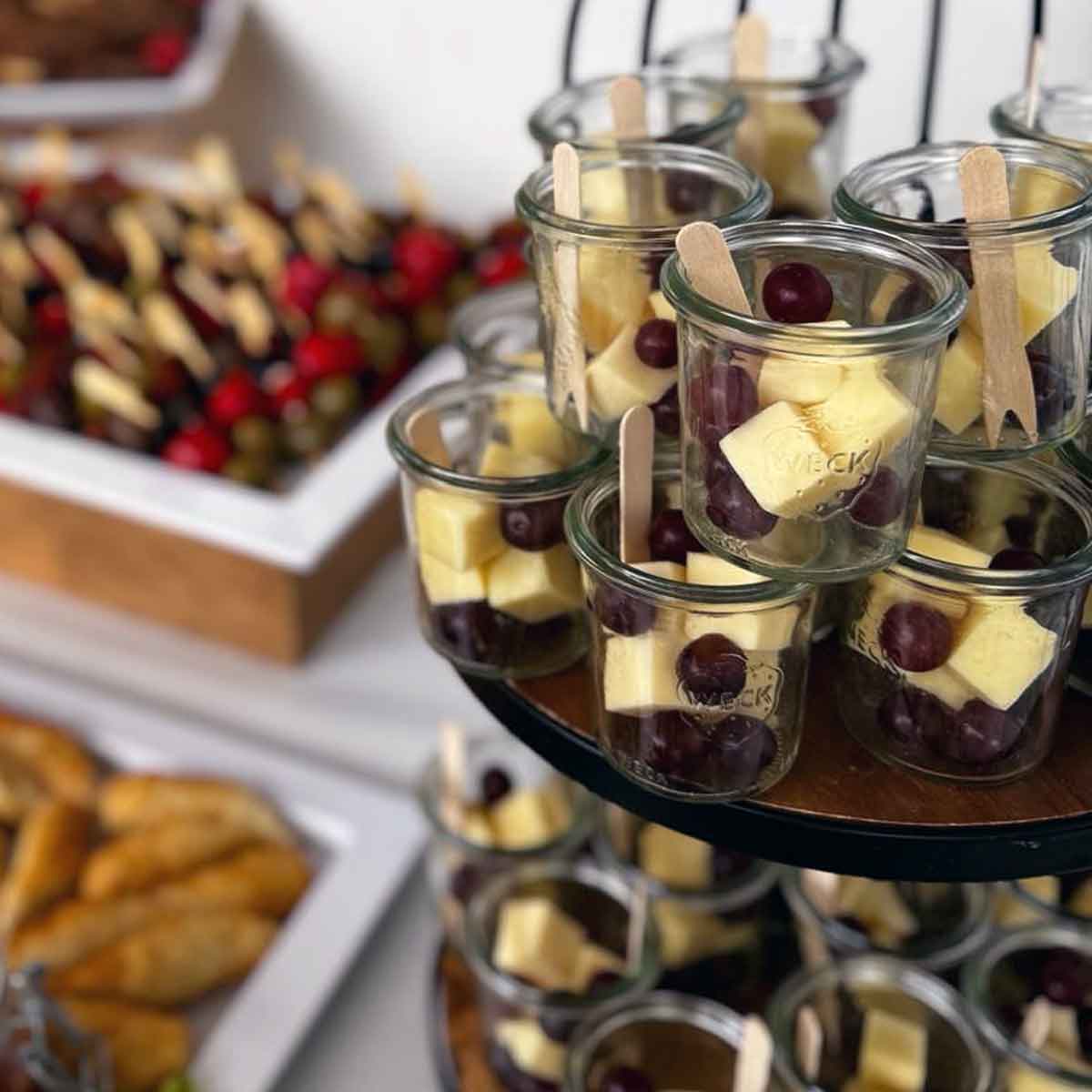 Käsewürfel mit Trauben